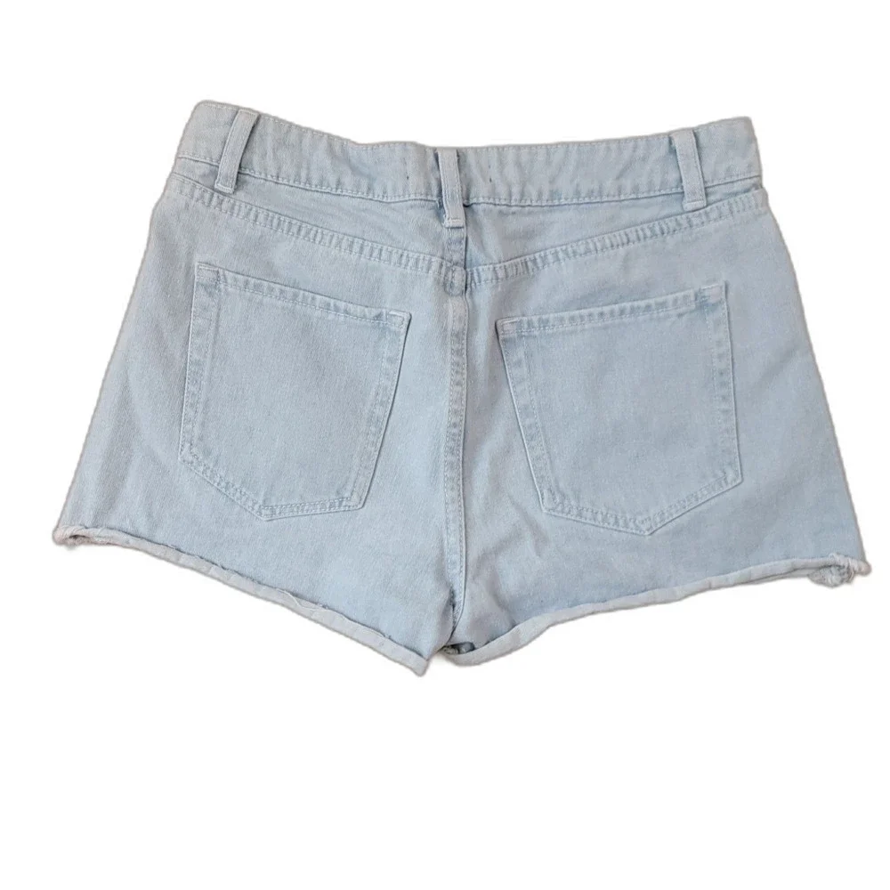 Cali 1850 Light Wash Cut Off Shorts with Embroider Flowers Size 9 - Picture 2 of 6